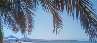 Βιλλα με ιδιωτικη πισινα με θεα θαλασσα με μεγαλο κηπο σε αρχαιολογικους χωρους