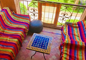 المنطقة المحيطة بالمنشأة