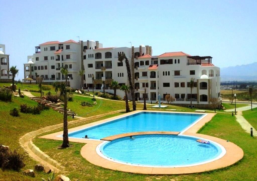 حمام سباحة