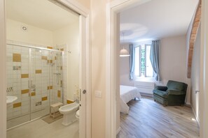 Doccia, bidet, asciugamani