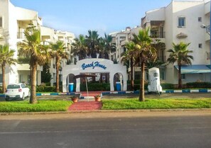 Parking - Sublime beachfront apartment 4317 (Dar Bouazza)