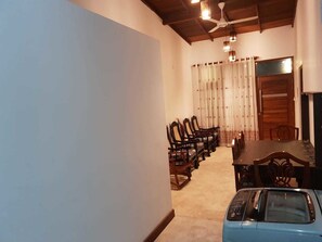 Deluxe Double Room | Living area - Trellis Apartment (Colombo)
