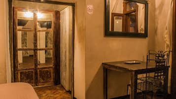 Family Room | Bathroom | Shower, free toiletries, towels, soap