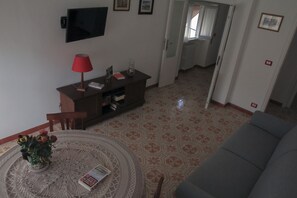 Smart TV, music library, stereo