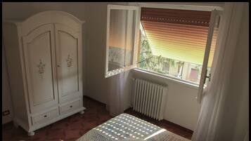 2 camere, ferro/asse da stiro, Wi-Fi gratuito, lenzuola