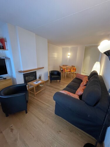 A 50 mètres du télécabine appartement avec balcon, parking privé collectif, WIFI