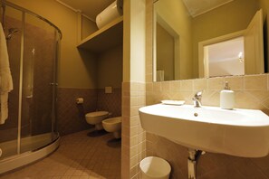 Dusche, Handtücher, Seife, Toilettenpapier