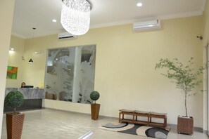 Quầy tiếp tân