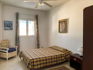 3 chambres, fer et planche à repasser, Wi-Fi gratuit, draps fournis