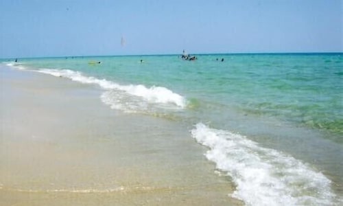 House with garden in a residential area 100 m from a magnificent beach