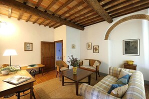 Living area - ERTA indipendent large house in the Chianti with pool use (Florence)