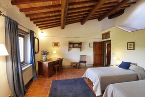 6 bedrooms, WiFi, bed sheets