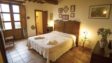 2 bedrooms, desk, iron/ironing board, travel crib