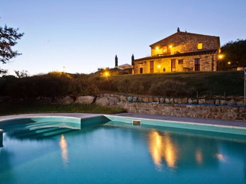 Large apartment with garden in an old farmhouse with swimming pool