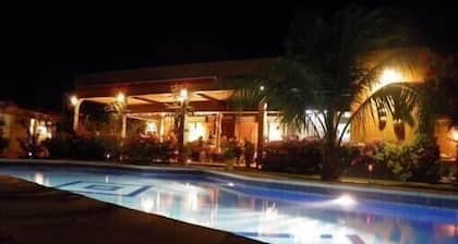 Confort choza Africana de propiedad piscina