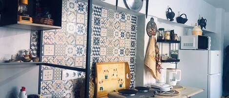 Fridge, microwave, stovetop, coffee/tea maker