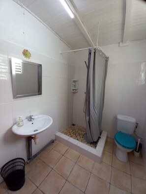 Shower, towels - Villa '' Sapotille '' quiet and comfortable wonderful setting in Le Moule (Le Moule)