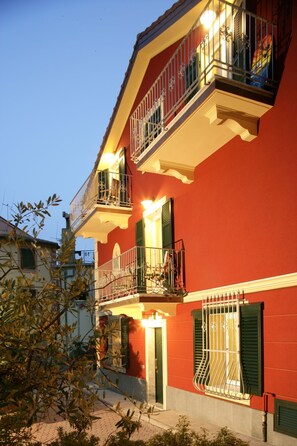 Exterior - Ginestra apartment a few steps from the sea (Deiva Marina)