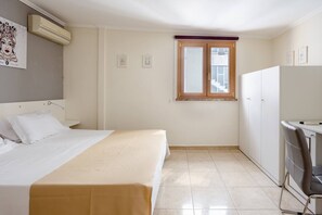 1 bedroom, in-room safe, desk, iron/ironing board