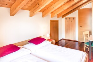 2 chambres, coffres-forts dans les chambres, lit parapluie, Wi-Fi