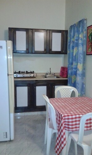 Full-sized fridge, microwave, stovetop, coffee/tea maker