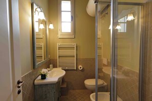 Douche, serviettes fournies