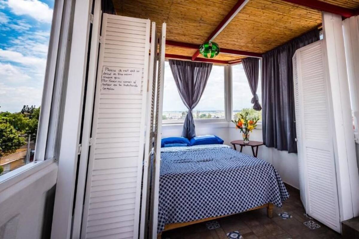 Panorama tweepersoonskamer | Gratis wifi, individueel gemeubileerd, beddengoed