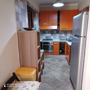Fridge, microwave, oven, stovetop - CASA ELISABETTA/app.1: magnificent apartment with majestic view of Cape Palinuro (Caprioli di Pisciotta)