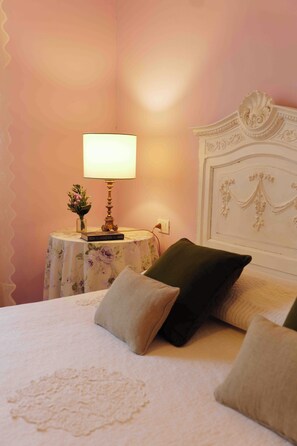 2 bedrooms, iron/ironing board, bed sheets