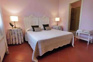 2 Schlafzimmer, Bügeleisen/Bügelbrett, Bettwäsche