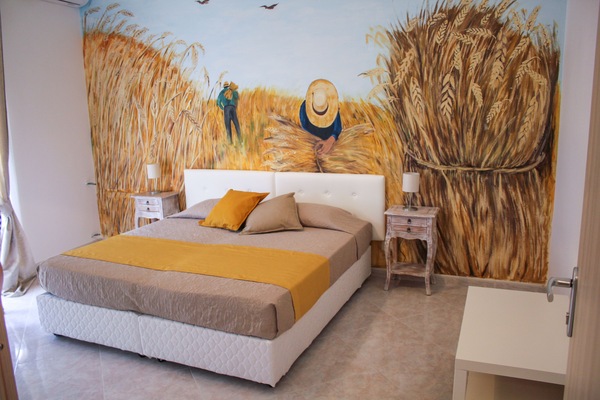 Tweepersoonskamer (La Mietitura) | Individueel gemeubileerd, een bureau, een strijkplank/strijkijzer