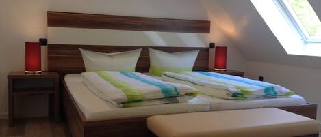 2 bedrooms, iron/ironing board, travel cot, free WiFi