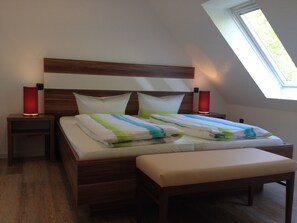 2 habitaciones, tabla de planchar con plancha y cuna de viaje 