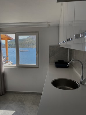 Appartement exclusif, 2 chambres, lanai, vue sur la mer | Cuisine privée
