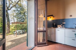 Frigorifero, forno, piano cottura, lavastoviglie