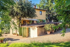 Exterior - La Tinaia farmhouse, GINESTRA charming flat for couple or family with kids, pool (Scandicci)