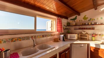 JÀÀkaappi, mikroaaltouuni, uuni, astianpesukone