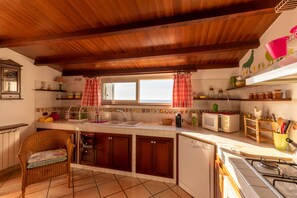 Refrigerador, microondas, horno, lavavajillas