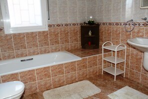 Baignoire, serviettes fournies