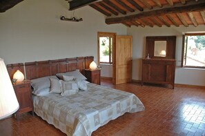 3 bedrooms, iron/ironing board, internet, bed sheets - Casa Afra on quiet hills near Lucca and with an amazing view (Pescaglia)