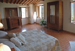 3 chambres, fer et planche à repasser, accès à Internet, literie fournie