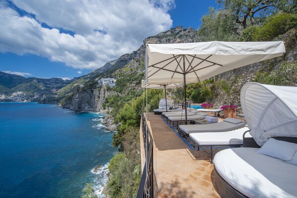 Terrace/patio - Waterfront Luxury Villa on the Amalfi Coast, Fully staffed, All-inclusive (Praiano)