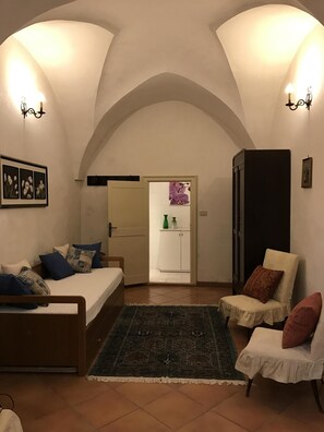 2 bedrooms, iron/ironing board, WiFi, bed sheets - Casa PORTATERRA, Antica Dimora for a peaceful stay in the heart of Salento (Scorrano)