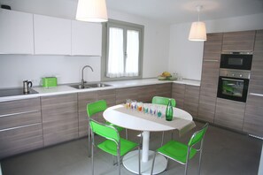 Fridge, microwave, oven, stovetop - Ville Golf - "The Golfette 1" (Manerba del Garda (BS))