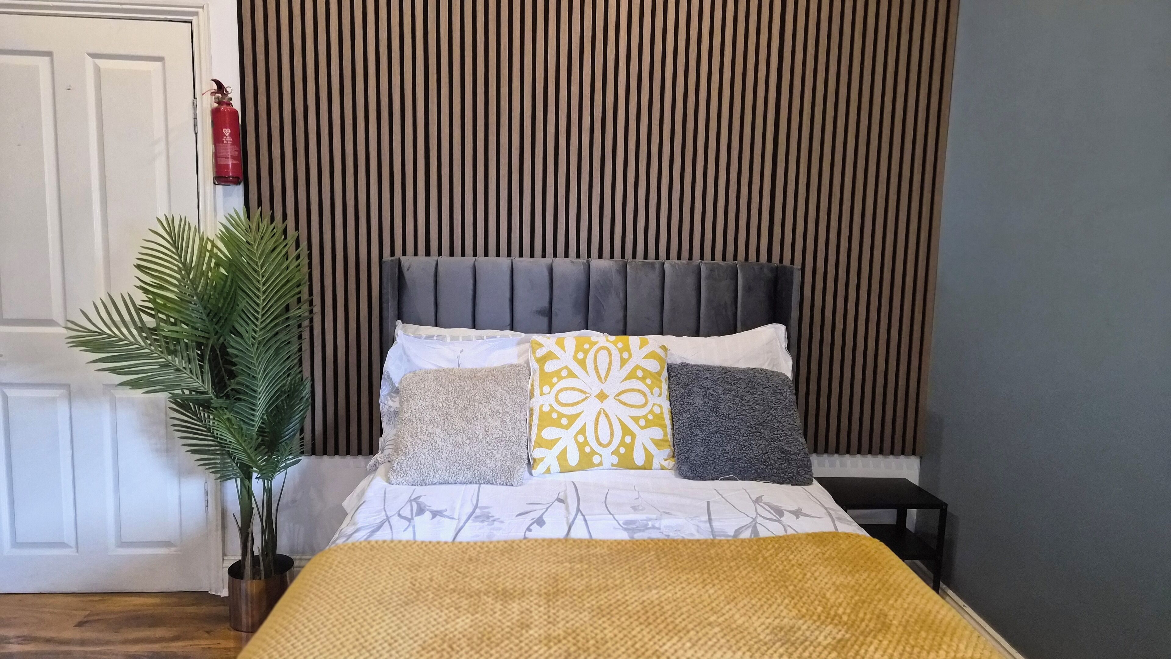 高档床上用品、特色装修、特色家居、办公桌