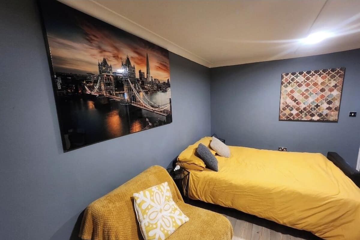 Comfort Apartment (1, next to tube station) | 1 bilik tidur, peralatan tempat tidur premium, dihias secara berasingan