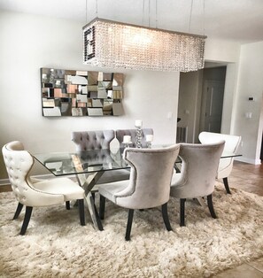 Dining - LOCATION! LOCATION! LOCATION! Great Community Pool and Gym, (Kissimmee)