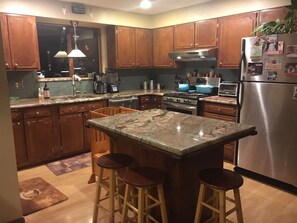 Fridge, oven, stovetop, dishwasher