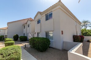 Exterior - Sunset Views Overlooking Pool (Paradise Valley)