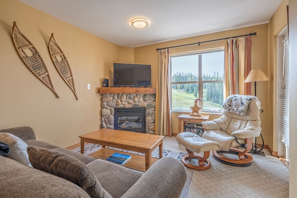 Open Living Area in 3rd Floor Condo - Nice and Quiet